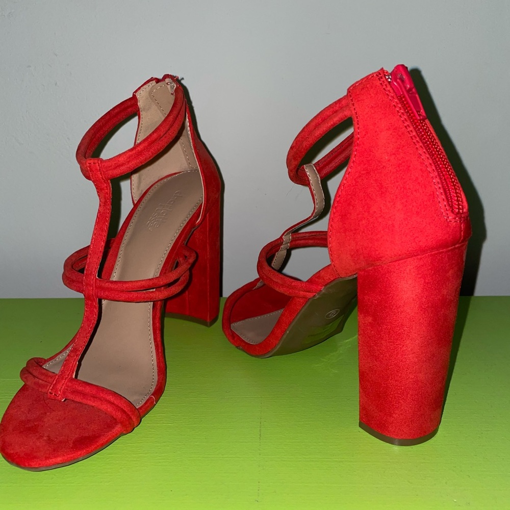 SIZE 8 WOMENS HEELS